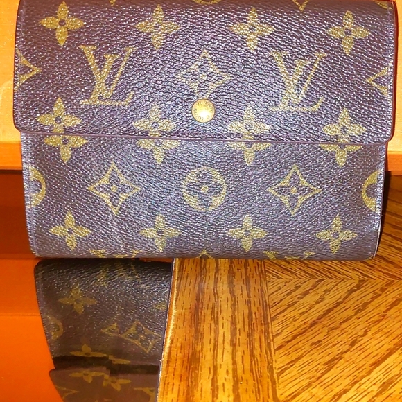 Authentic Louis Vuitton Vintage MonoPorte-Tresor' Etui Papier Trifold Wallet - Picture 3 of 17